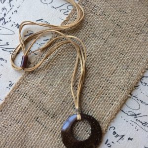 Brown pendant necklace