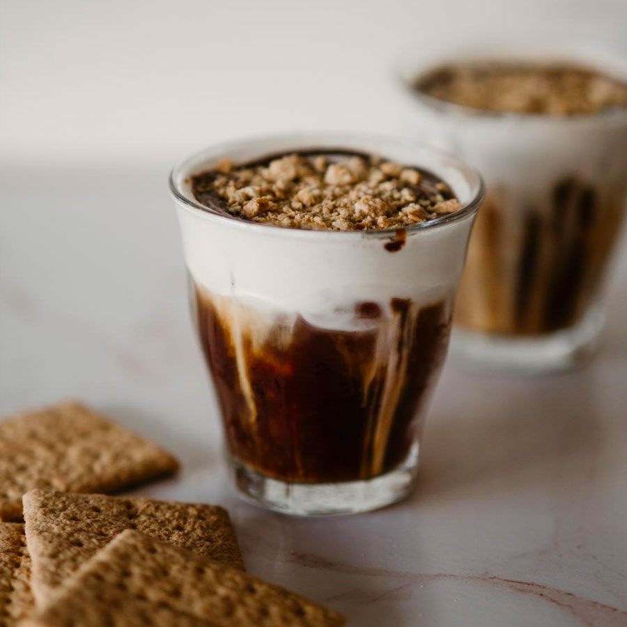 Graham crackers coffee